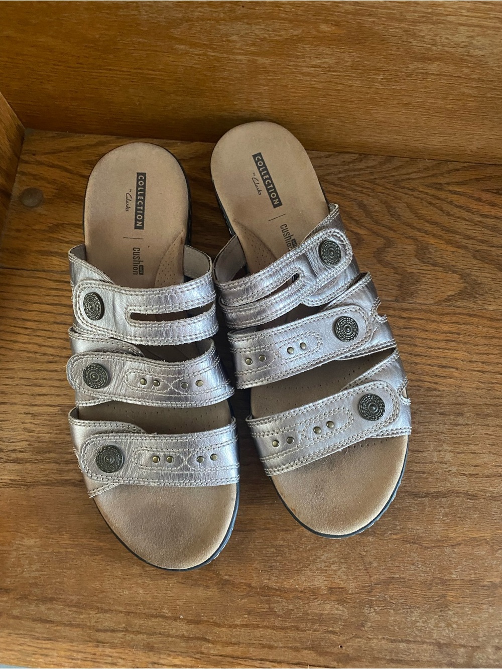 Clarks Collection Soft Cushion Leather Sandals Women’s Size 10